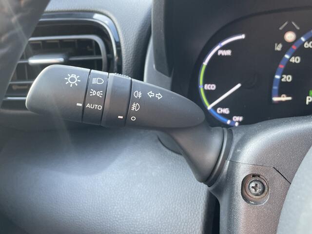 Toyota YARIS 1.5 Hybrid 115 Dynamic | PDC v/a | Navi | Keyless Entry/Start |