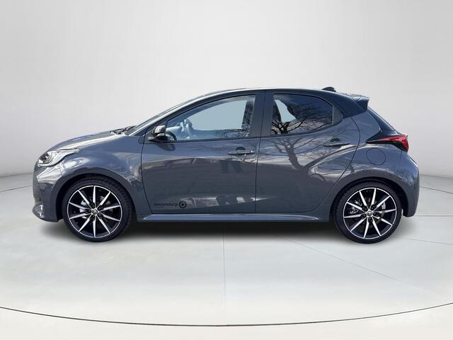 Toyota YARIS 1.5 Hybrid 130 GR Sport **DEMO/ STUUR- EN STOELVERWARMING/ PARKEERSENSOREN VOOR EN ACHTER**