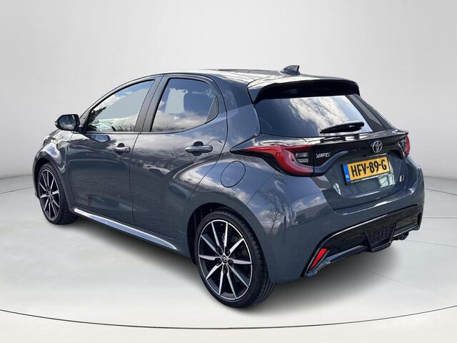Toyota YARIS 1.5 Hybrid 130 GR Sport **DEMO/ STUUR- EN STOELVERWARMING/ PARKEERSENSOREN VOOR EN ACHTER**