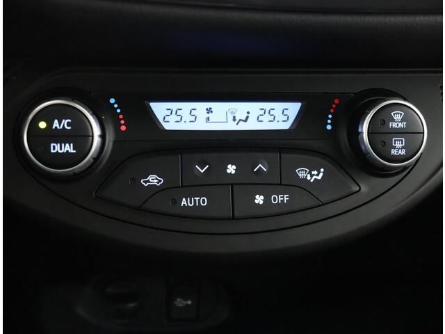Toyota YARIS 1.5 Hybrid Bi-Tone Plus | Clima | Cruise | Lichtmetalen velgen |