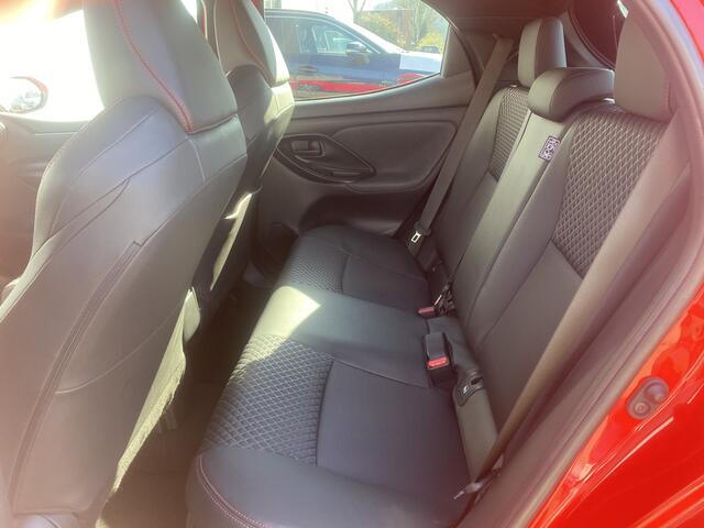 Toyota YARIS 1.5 Hybrid Launch Edition JBL Headup NL Auto Dealer Onderhouden Parkeersensoren V+A Stoel Verwarming