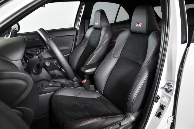 Toyota YARIS Cross 1.5 Hybrid 130 GR Sport Automaat (Nieuw model) | Dig.Cockpit | Adapt.Cruise | Stoel+Stuurverw. | Camera | PDC + NAV + App.Connect (Draadloos) | ECC | LM 18" | 2023
