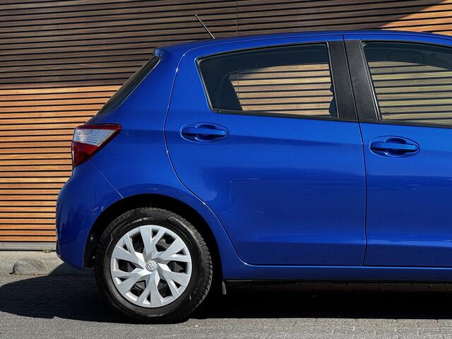 Toyota YARIS 1.5 Hybrid Active zomer/winter banden / Camera / Navigatie