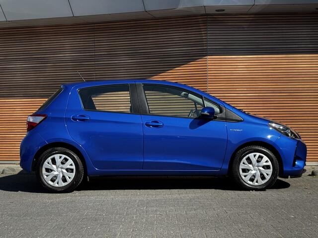 Toyota YARIS 1.5 Hybrid Active zomer/winter banden / Camera / Navigatie