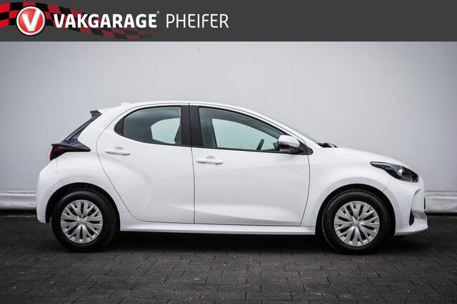 Toyota YARIS 1.5 Hybrid Aut. Active Navigatie/ Carplay/ Climate control/ Camera/ Adapt. cruise/ Armsteun