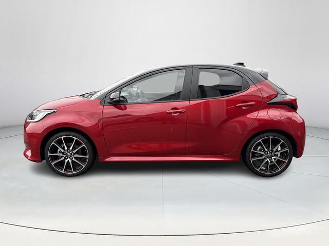 Toyota YARIS 1.5 Hybrid GR Sport **STOEL EN STUURWIELVERWARMING/ HEAD UP DISPLAY/ DODEHOEK DETECTIE/ 36 MAANDEN GARANTIE**