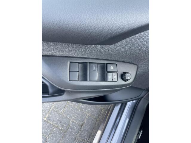 Toyota YARIS 1.5 Hybrid Dynamic , 31.000 km, en org NL
