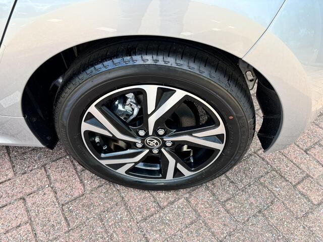 Toyota YARIS 1.5 Hybrid First Edition Limited, Stuurverwarming, Stoelverwarming, Verwacht, Apple carplay, Android Auto, Keyless entry, 16' LM Velgen, LED verlichting!