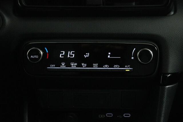Toyota YARIS 1.5 Hybrid 115 First Edition | Apple Carplay/Android Auto | Parkeercamera | Adaptieve Cruise-Control | Draadloze Telefoonlader |