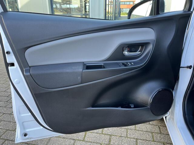 Toyota YARIS 1.5 Hybrid Active | Navi/Camera/Clima/Cruise