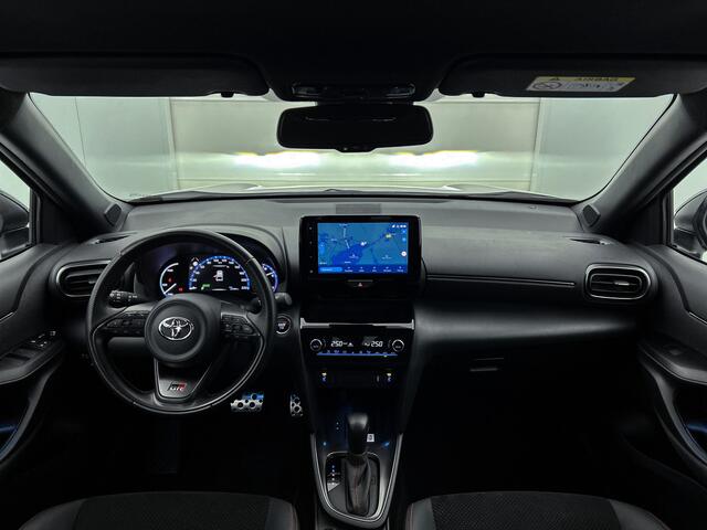 Toyota YARIS Cross 1.5 Hybrid GR Sport | Stoelverwarming | Dealer Onderhouden | Bi-Tone | Navigatie | All Season Banden |