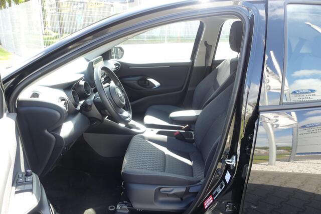Toyota YARIS 1.5 Hybrid TeamD ADAPTIEVE CRUISE, CLIMA, CAMERA, PDC V&A, STOELVERWARMING, 23.223KM