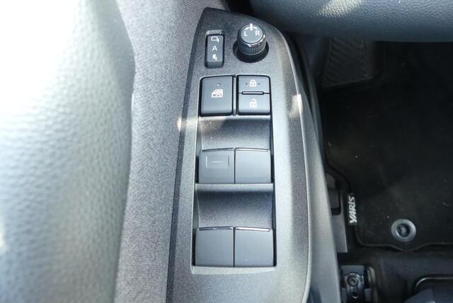 Toyota YARIS 1.5 Hybrid TeamD ADAPTIEVE CRUISE, CLIMA, CAMERA, PDC V&A, STOELVERWARMING, 23.223KM