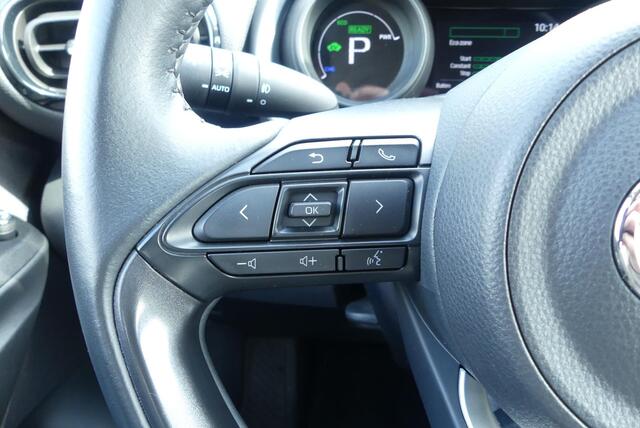 Toyota YARIS 1.5 Hybrid TeamD ADAPTIEVE CRUISE, CLIMA, CAMERA, PDC V&A, STOELVERWARMING, 23.223KM
