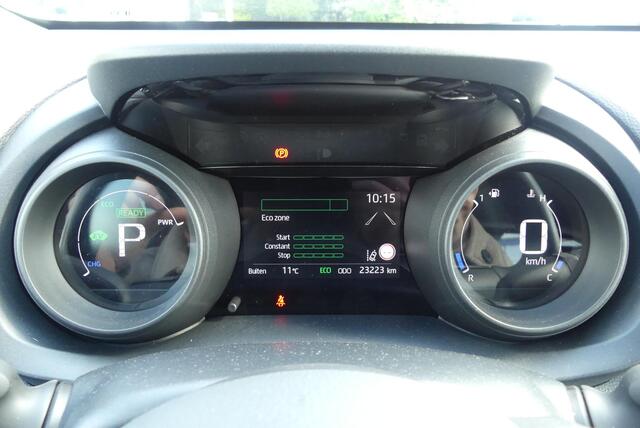 Toyota YARIS 1.5 Hybrid TeamD ADAPTIEVE CRUISE, CLIMA, CAMERA, PDC V&A, STOELVERWARMING, 23.223KM