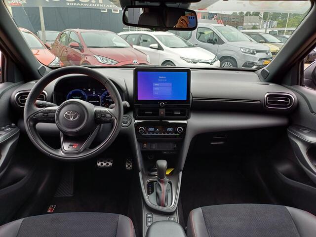 Toyota YARIS Cross 1.5 Hybrid 130 GR Sport | PDC V+A | Dodehoek detectie | half leder/alcantara | digi. combi-meter |