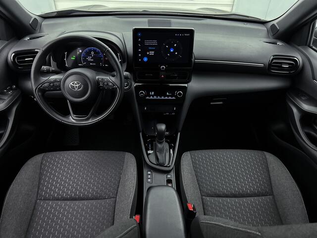 Toyota YARIS Cross 1.5 Hybrid 130 First Edition Comfort Pack | 130 PK | Stoel + Stuur verwarming | Navigatie | Facelift Model | Dodehoeksensor | PDC voor en achter |