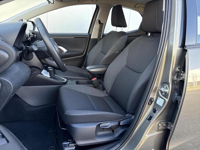 Toyota YARIS 1.5 Hybrid Active **NAVIGATIE/ ALL SEASON BANDEN/ 36 MAANDEN GARANTIE**