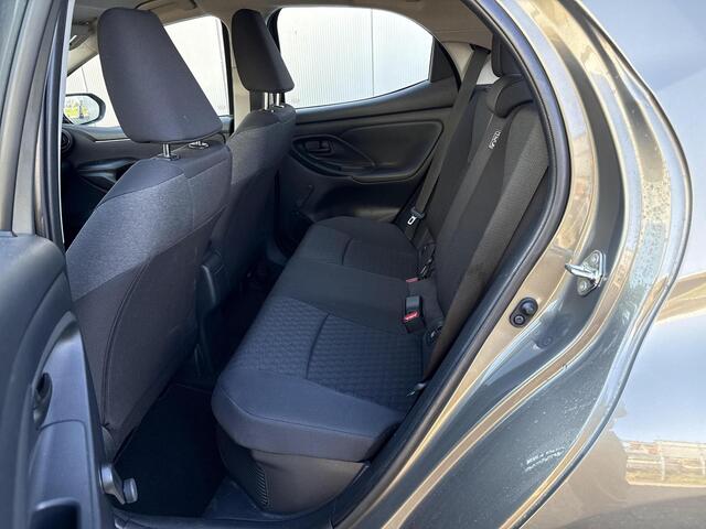 Toyota YARIS 1.5 Hybrid Active **NAVIGATIE/ ALL SEASON BANDEN/ 36 MAANDEN GARANTIE**