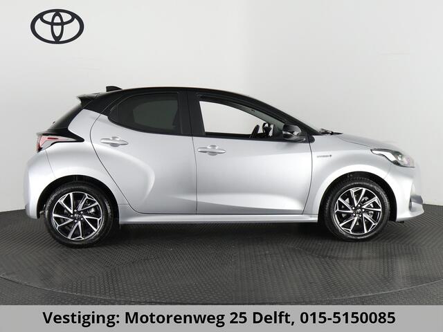 Toyota YARIS 1.5 HYBRIDE AUTOMAAT SILVERLINE BI-TONE CLOUD NAVI. SLECHTS 6.400 KM. GARANTIE TOT 3-2034*