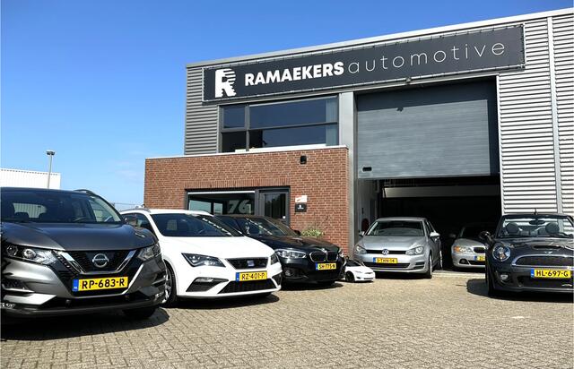 Toyota YARIS 1.5 Hybrid Dynamic Camera / Climate Control / Navigatie / 1e eigenaar