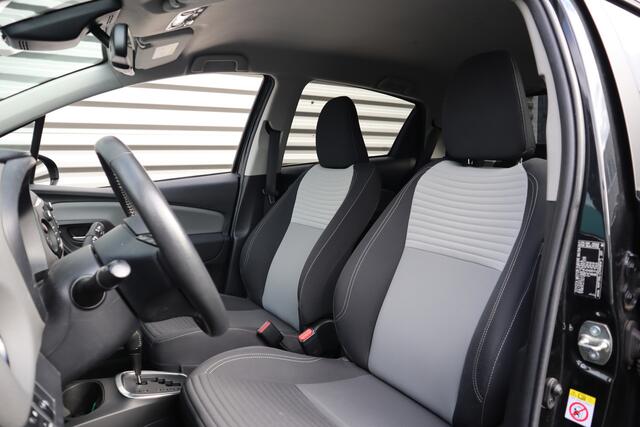 Toyota YARIS 1.5 Hybrid Dynamic Camera / Climate Control / Navigatie / 1e eigenaar