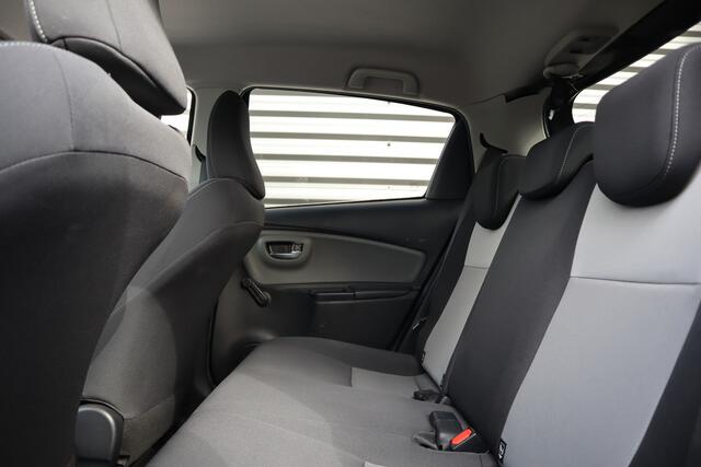 Toyota YARIS 1.5 Hybrid Dynamic Camera / Climate Control / Navigatie / 1e eigenaar