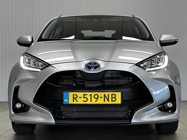 Toyota YARIS 1.5 Hybrid Dynamic/ Keyless/ 15'' LMV/ LED Koplampen/ DAB+/ Lane-Assist./ Camera/ Clima/ Cruise/ Elek. pakket/ Isofix/ Bluetooth/ Armsteun/ Multi. LEDER. Stuur/ Grootlicht Assist./ LED Mistl.
