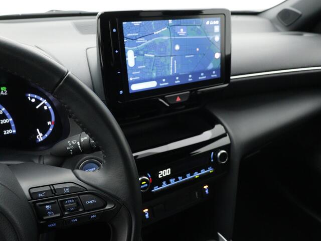 Toyota YARIS Cross 1.5 Hybrid Dynamic Apple Carplay | 17 inch LM-velgen | Getinte ramen | Achteruitrijcamera |