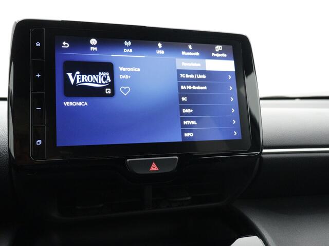 Toyota YARIS Cross 1.5 Hybrid Dynamic Apple Carplay | 17 inch LM-velgen | Getinte ramen | Achteruitrijcamera |