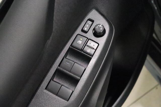 Toyota YARIS 1.5 Hybrid 115 Dynamic Comfort Pack, Blind Spot, Apple Carplay, Android Auto, Stoelverwarming, Stuurverwarming, Parkeersensoren, LED verlichting, 16 inch LM velgen!