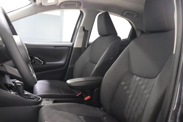 Toyota YARIS 1.5 Hybrid 115 Dynamic Comfort Pack, Blind Spot, Apple Carplay, Android Auto, Stoelverwarming, Stuurverwarming, Parkeersensoren, LED verlichting, 16 inch LM velgen!