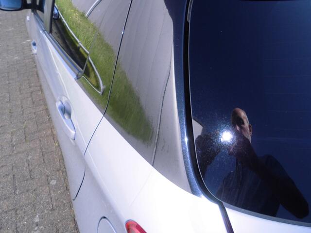 Toyota YARIS 1.5 Hybrid Dynamic Automaat two-tone-camera-pdc