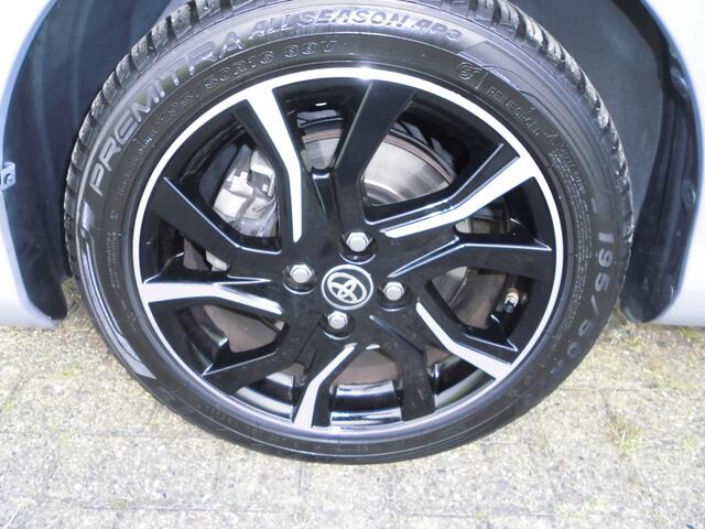 Toyota YARIS 1.5 Hybrid Dynamic Automaat two-tone-camera-pdc
