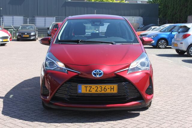 Toyota YARIS 1.5 Hyb. Active, trekhaak afneembaar, aur camera.