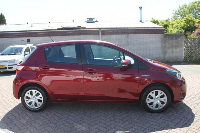 Toyota YARIS 1.5 Hyb. Active, trekhaak afneembaar, aur camera.