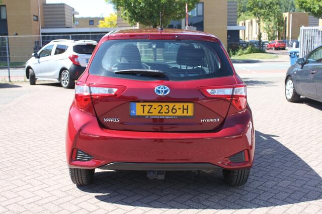 Toyota YARIS 1.5 Hyb. Active, trekhaak afneembaar, aur camera.