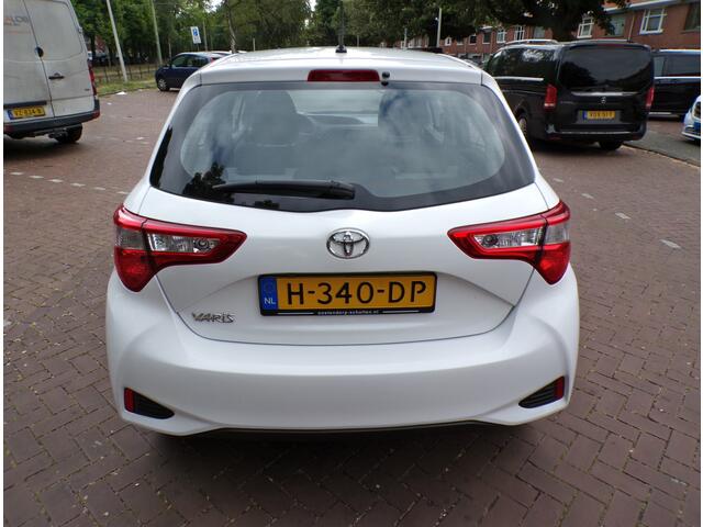 Toyota YARIS 1.0 VVT-i Connect APPLE CARPLAY......