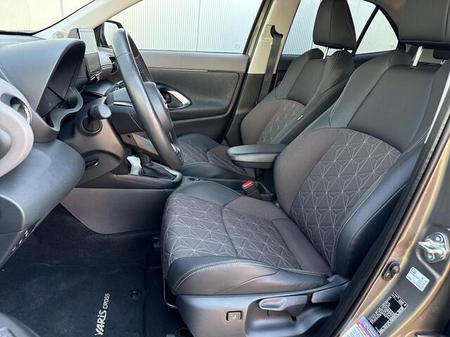 Toyota YARIS Cross 1.5 Hybrid Executive **STOEL EN STUURWIELVERWARMING/ DODEHOEK DETECTIE/ PARKEERSENSOREN VOOR EN ACHTER/ 36 MAANDEN GARANTIE**