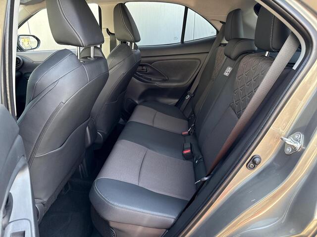 Toyota YARIS Cross 1.5 Hybrid Executive **STOEL EN STUURWIELVERWARMING/ DODEHOEK DETECTIE/ PARKEERSENSOREN VOOR EN ACHTER/ 36 MAANDEN GARANTIE**