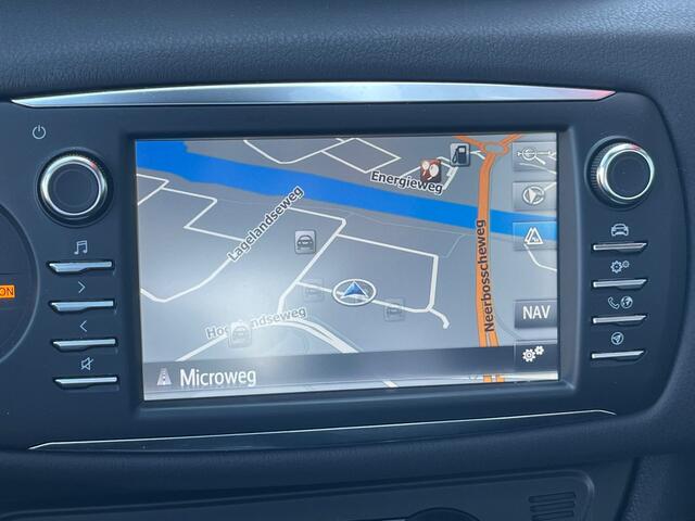 Toyota YARIS 1.5 Hybrid Executive / NAVI / CAMERA / CRUISE CONTROL / PANO / TREKHAAK AFNEEMBAAR /