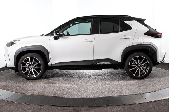 Toyota YARIS Cross 1.5 Hybrid 130 GR Sport Automaat (Nieuw model) | Dig.Cockpit | Adapt.Cruise | Head-up | Stoel+Stuurverw. | 360 Camera | PDC + NAV + App.Connect (Draadloos) | ECC | LM 18" | 3478