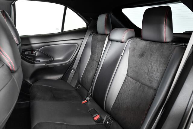 Toyota YARIS Cross 1.5 Hybrid 130 GR Sport Automaat (Nieuw model) | Dig.Cockpit | Adapt.Cruise | Head-up | Stoel+Stuurverw. | 360 Camera | PDC + NAV + App.Connect (Draadloos) | ECC | LM 18" | 3478