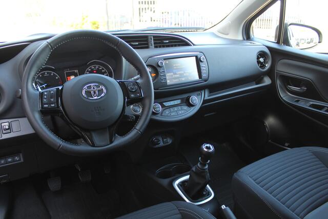 Toyota YARIS 1.5 VVT-i Dynamic | Rijklaar | Stoelverw. | Keyless | Camera | Clima | Cruise | LMV
