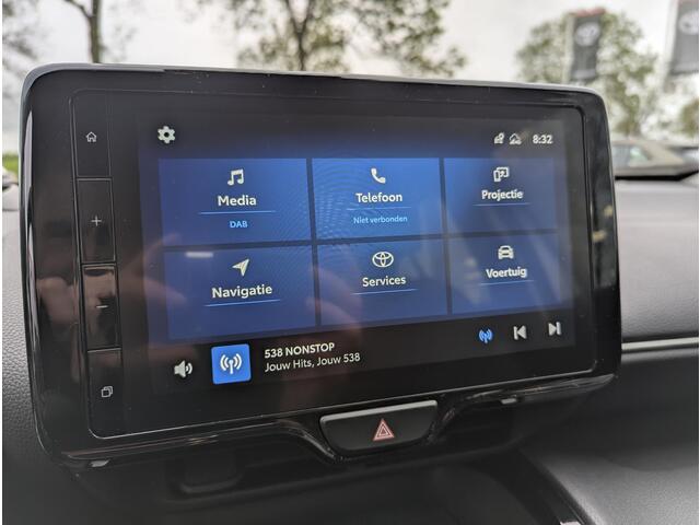 Toyota YARIS Cross 1.5 Hybrid 115 Active Plus | Stoel- stuurverwarming | Elek. achterklep | HUD | Draadloze telefoonlader | Keyless