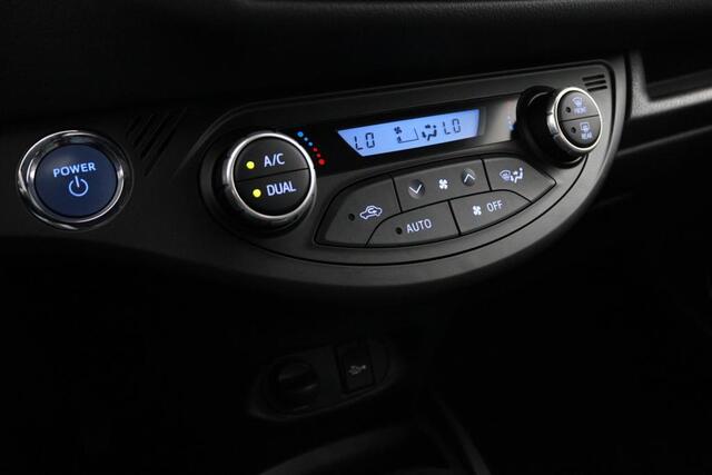 Toyota YARIS 1.5 Hybrid Energy Plus | Climate control | Leder-stof bekleding | Trekhaak |