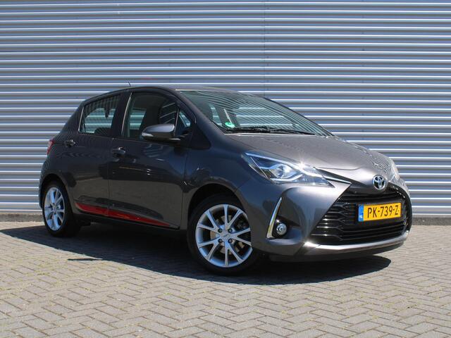 Toyota YARIS 1.5 VVT-i Design Red | Trekhaak | Apple CarPlay/Android Auto | Clima | Camera | 16" LM | Cruise |