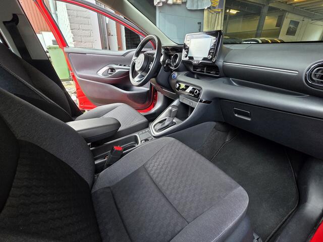 Toyota YARIS 1.5 Hybrid Dynamic, 1e Eig! Carplay! Camera! Zondag OPEN!