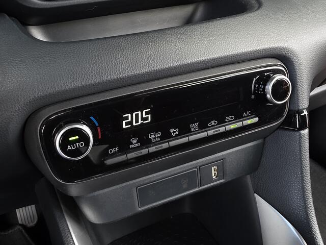 Toyota YARIS 1.5 Hybrid Dynamic, 1e Eig! Carplay! Camera! Zondag OPEN!