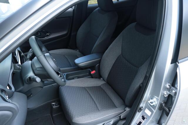 Toyota YARIS Cross 1.5 Hybrid 115 First Edition Comfort Pack! Nieuw!